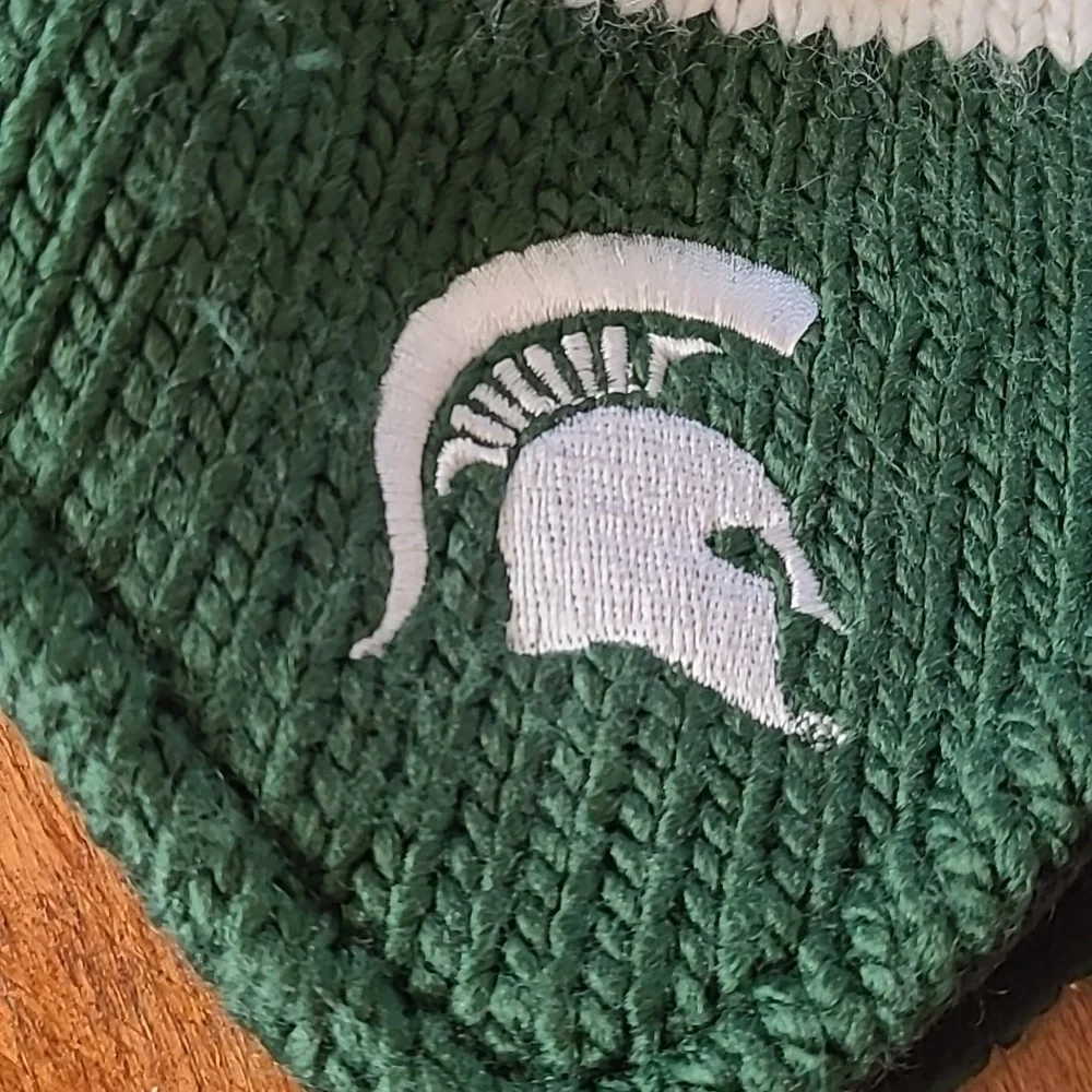 Columbia MSU winter green white yarn Tassel Pom Beanie Hat women's‎ OS